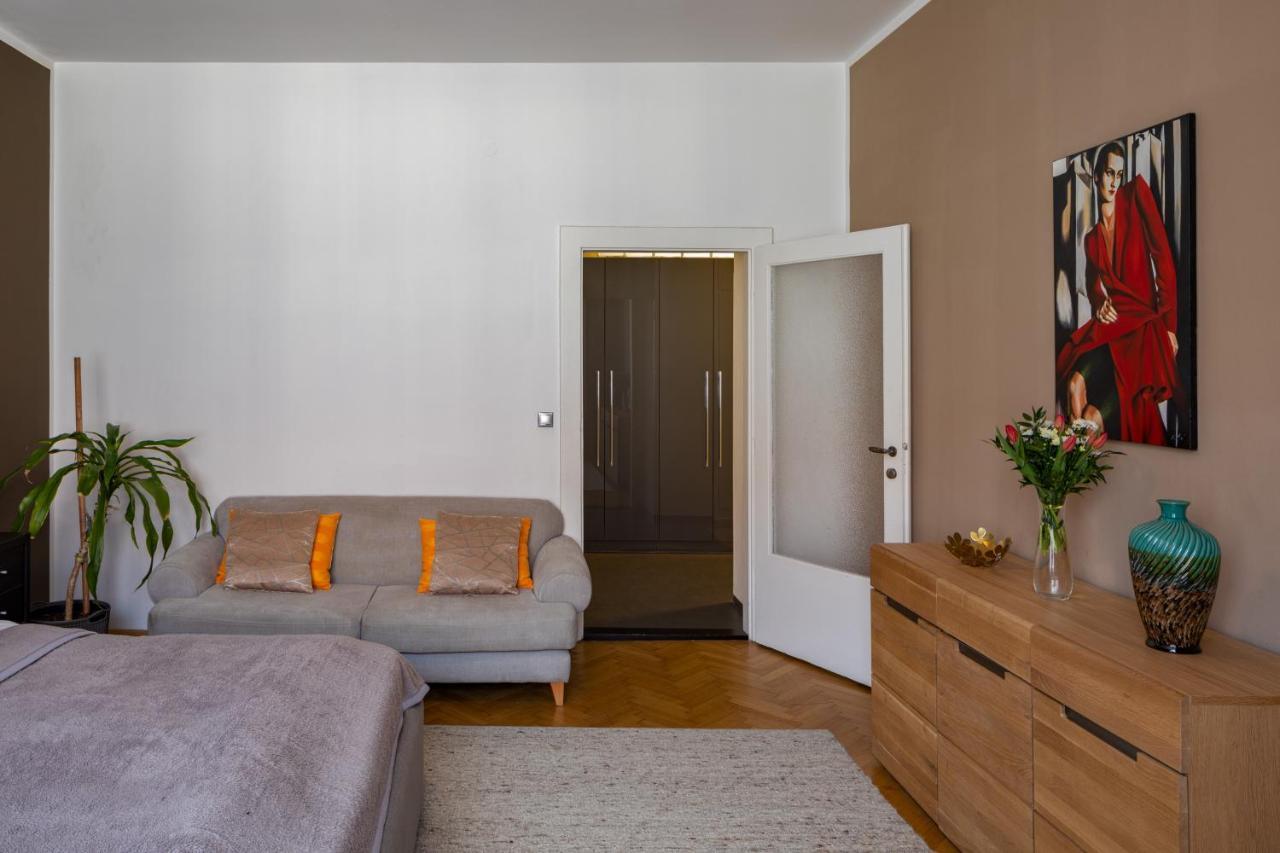 Deluxe In Old Town By Days Apartamento *